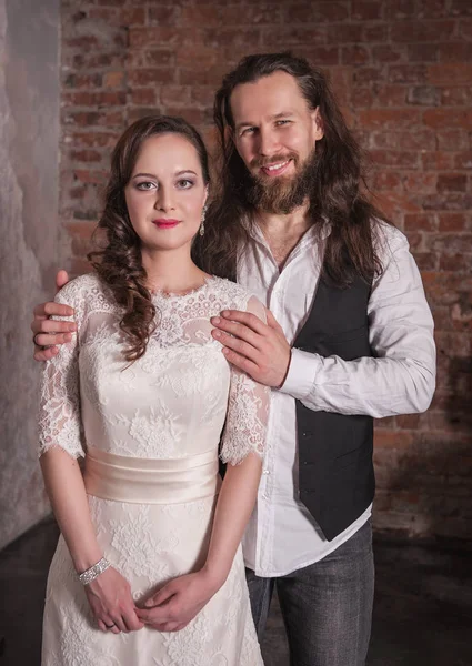 レトロなスタイルの若者の結婚式のカップル — ストック写真