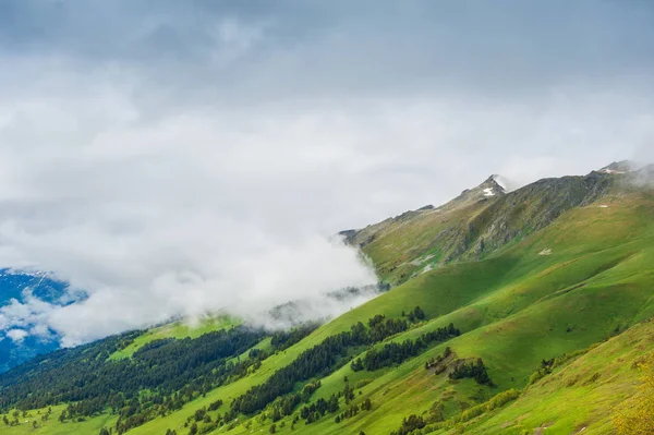 Hermoso paisaje de montaña, valle y cielo — Foto de stock gratis
