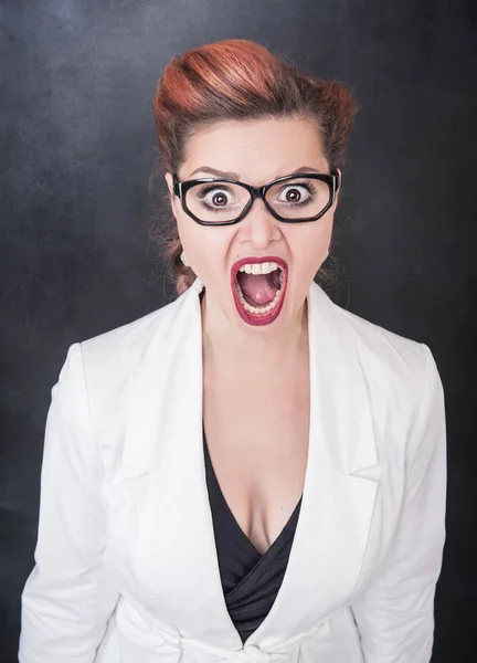 Arg skrikande kvinna — Stockfoto