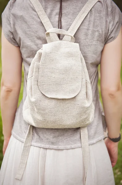 Woman holding linen backpack bag. Template mock up — Stock Photo, Image