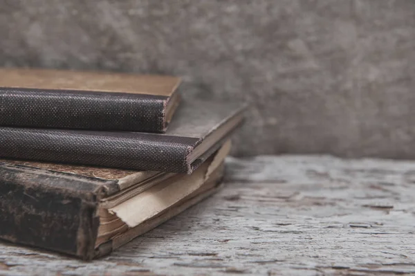 A régi fa Vintage régi könyvek — Stock Fotó