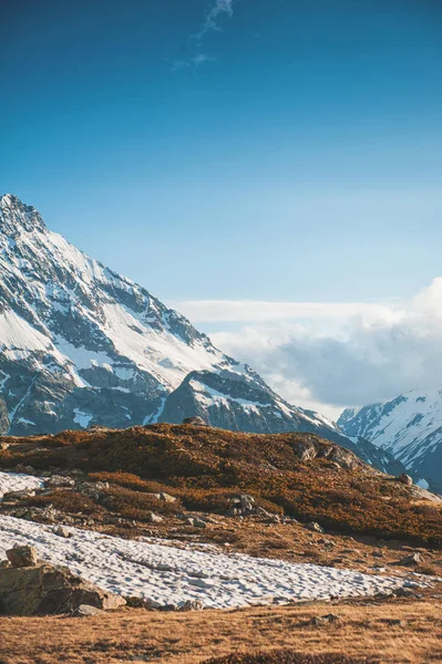 Hermoso paisaje de montaña con nieve — Foto de stock gratis