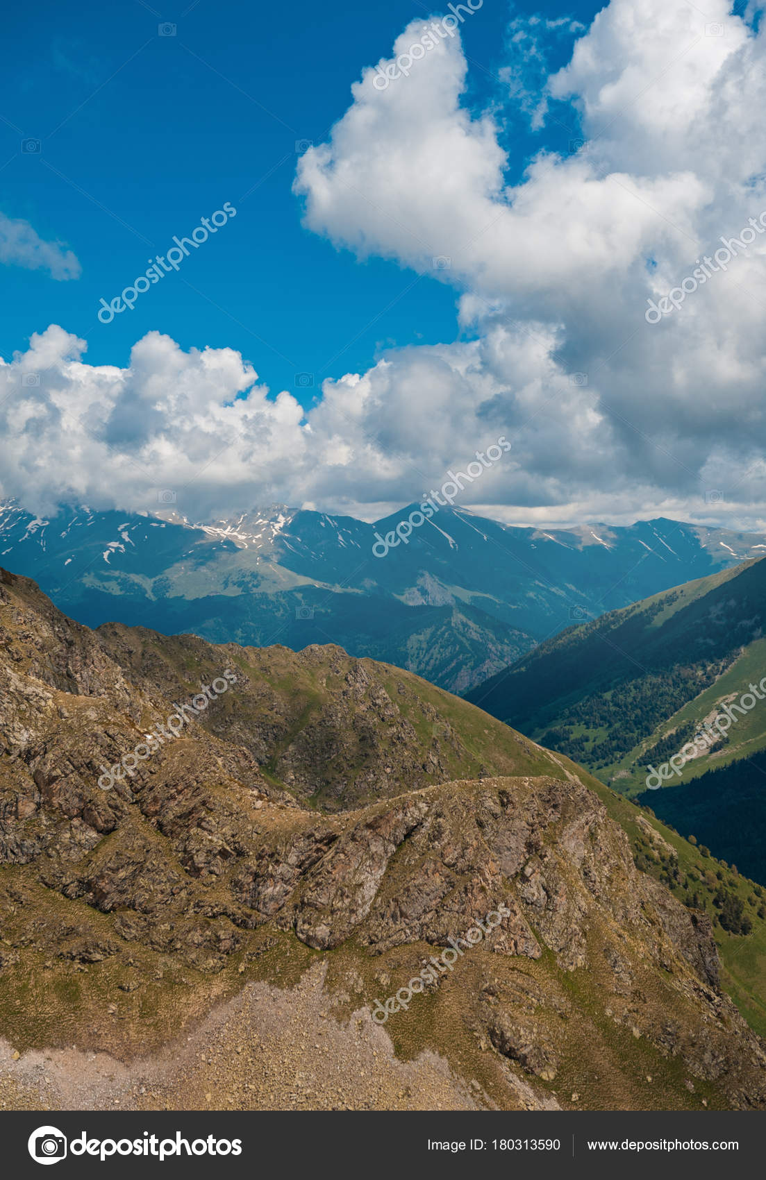 美しい山の風景と青い空の雲 無料のストック写真 C Darkbird
