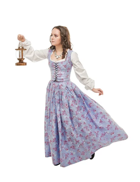Piękna kobieta w stary zabytkowy średniowieczny sukienka z latarnią — Zdjęcie stockowe