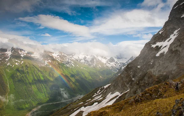 아름 다운 산 풍경 푸른 하늘 — 스톡 사진