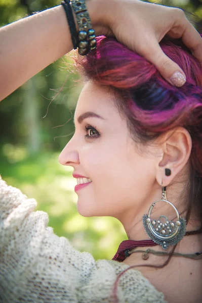 Retrato de mujer hermosa con el pelo rojo — Foto de Stock