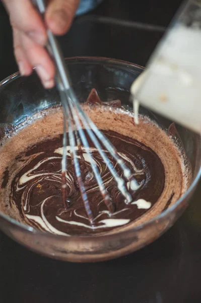 Dessert Creme Zum Kochen Von Lavakuchen Mit Den Händen Glasschüssel — Stockfoto