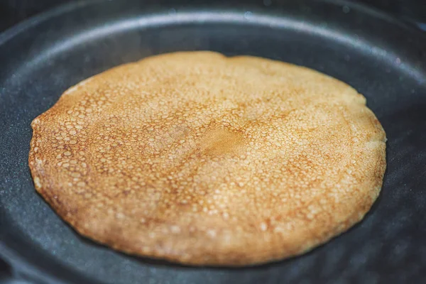 Making Delicious Pancake Iron Frying Pan Close View — Stock Photo, Image