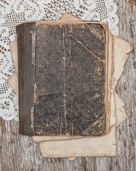 Starý Retro Obal Knihy Krajkou Ošlehaný Vinobraní Rustikální Dřevěné Desky — Stock fotografie