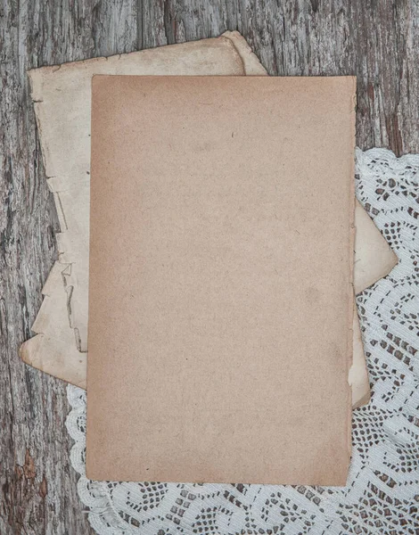 Starý Retro Papírový List Krajkou Ošlehaném Vinobraní Rustikální Dřevěné Desky — Stock fotografie