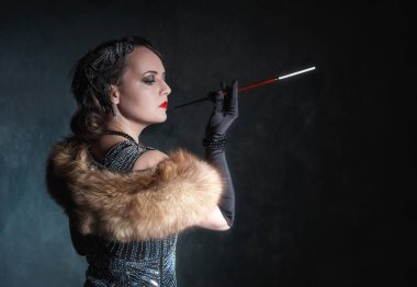 Güzel, zarif bir kadın ve yakışıklı bir erkeğin eski moda portresi.