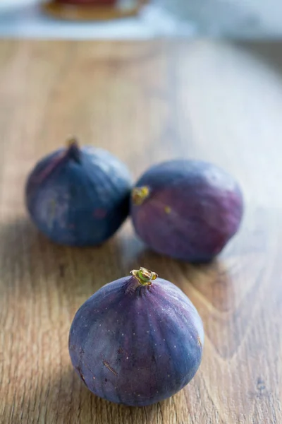 Figs on board — Stock Photo, Image