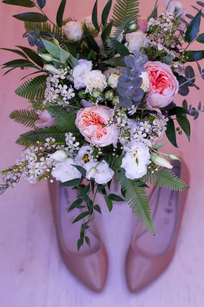Wedding Flowers Wedding Shoes — Stock Photo, Image