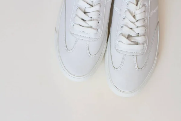 Paio di scarpe isolate su sfondo bianco — Foto Stock