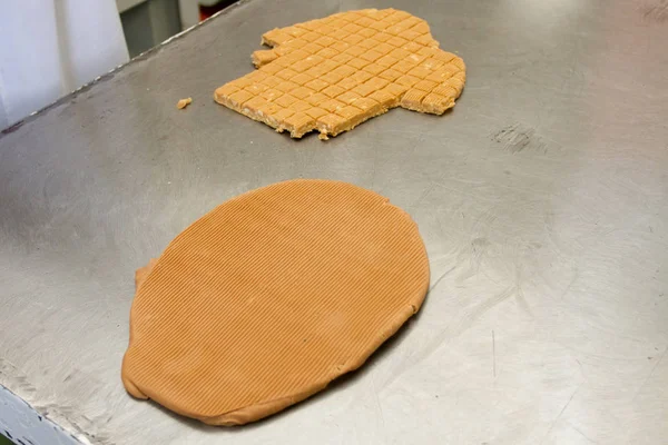 Toffee on the table at the confectionery factory — Stock Photo, Image