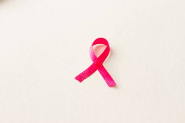 Fotokopi alanı olan pembe kurdele. Göğüs kanseri farkındalığı