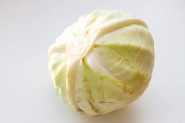 Büyük baş beyaz lahana kökü sebze.