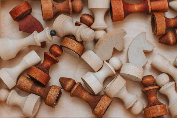 Potongan catur kayu di kotak catur — Stok Foto