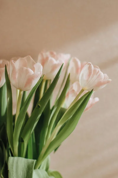 Яркий Букет Тюльпана Стеклянной Вазе — стоковое фото