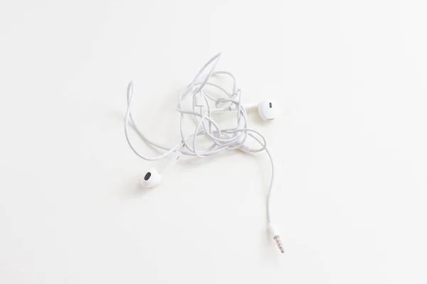 Tangled Wires White Headphones White Background — Stock Photo, Image