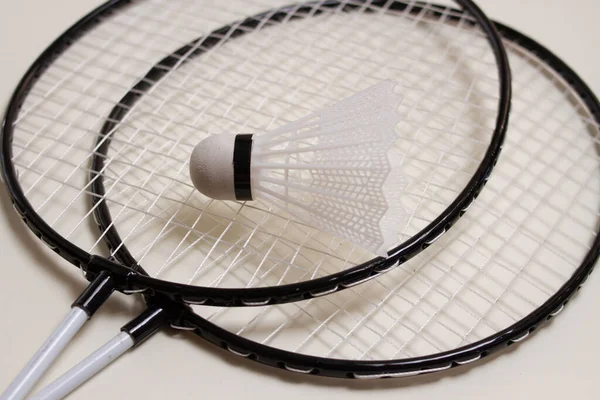 Närbild Racketar Och Skyttel För Badminton — Stockfoto