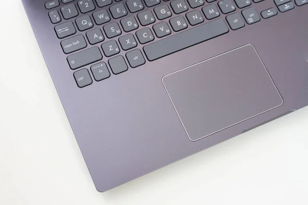Один Срібний Ноутбук Білому Тлі Вид Зверху — стокове фото