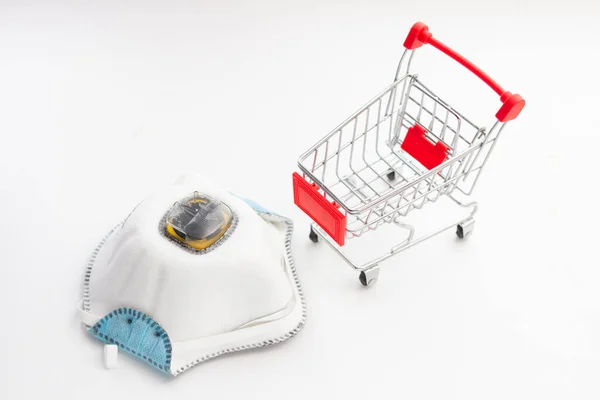 Respirador Para Ppe Una Cesta Juguetes Para Compras Concepto Déficit — Foto de Stock