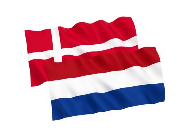 Beyaz bir arka plan üzerinde Hollanda ve Danimarka bayrakları