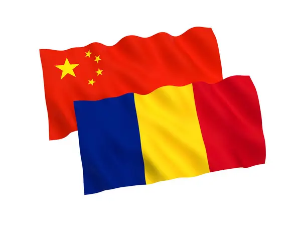 Banderas de Rumanía y China sobre fondo blanco — Foto de Stock