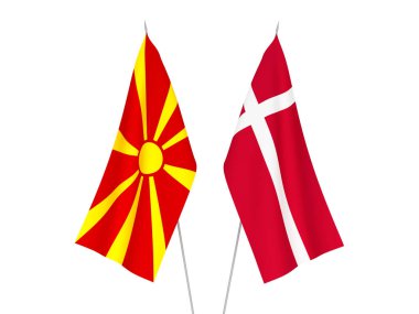 Kuzey Makedonya ve Danimarka bayrakları