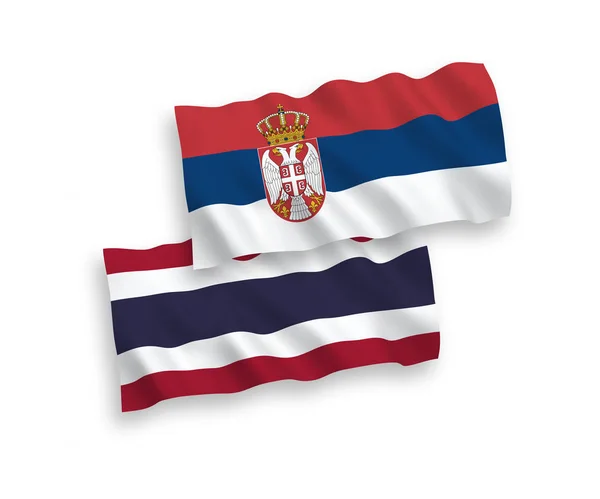 Bandeiras da Tailândia e da Sérvia sobre um fundo branco — Vetor de Stock