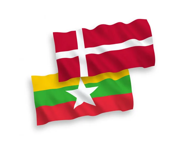 Drapeaux du Danemark et du Myanmar sur fond blanc — Image vectorielle