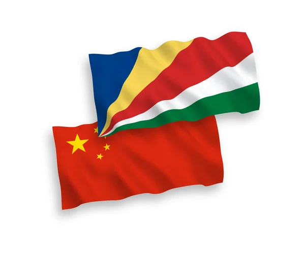 Banderas de Seychelles y China sobre fondo blanco — Vector de stock