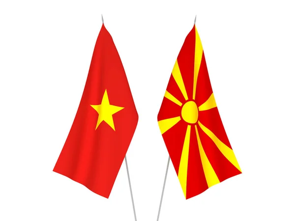 Drapeaux du Vietnam et de Macédoine du Nord — Photo