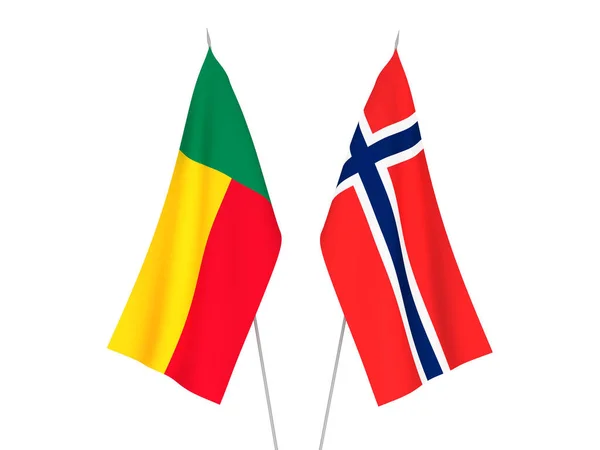 Norwegen und Benin Flaggen — Stockfoto