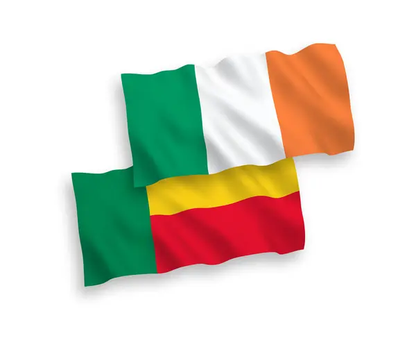 Drapeaux de l'Irlande et du Bénin sur fond blanc — Image vectorielle