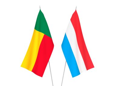 Lüksemburg ve Benin bayrakları