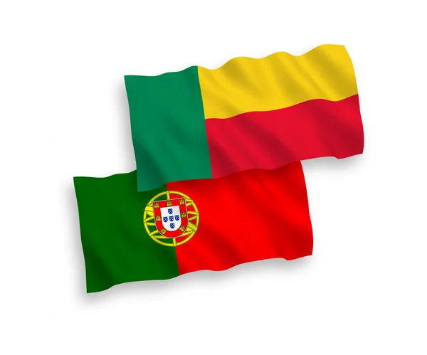 Drapeaux du Portugal et du Bénin sur fond blanc — Image vectorielle