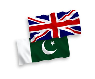 Beyaz arka planda Büyük Britanya ve Pakistan bayrakları