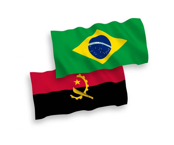 Bandeiras do Brasil e de Angola sobre fundo branco —  Vetores de Stock