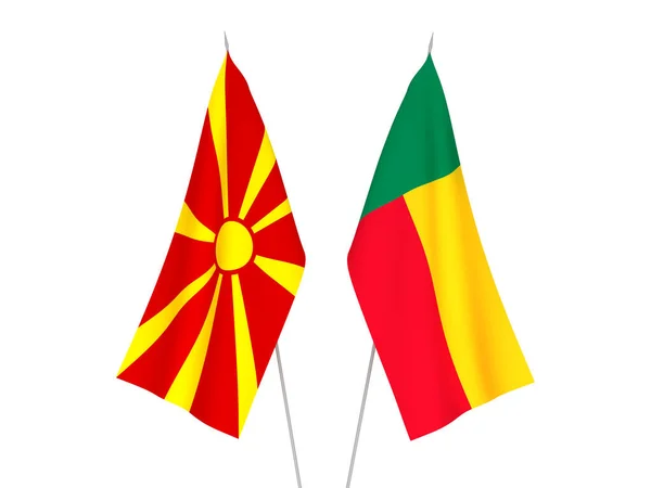 Banderas de Macedonia del Norte y Benín — Foto de Stock