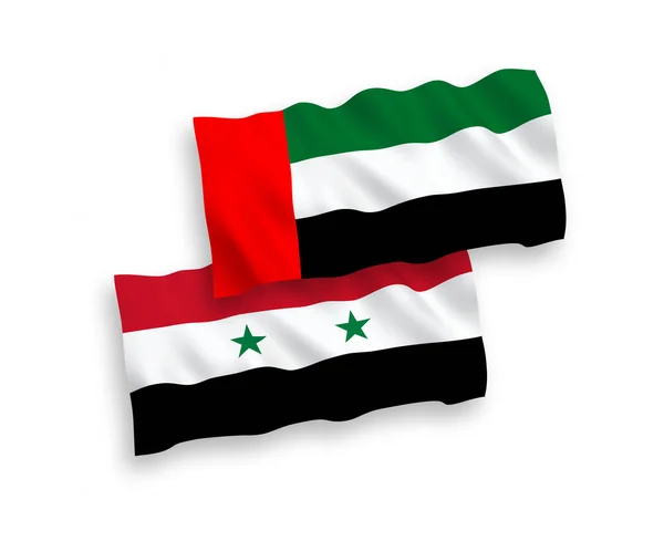 Bandiere degli Emirati Arabi Uniti e della Siria su sfondo bianco — Vettoriale Stock