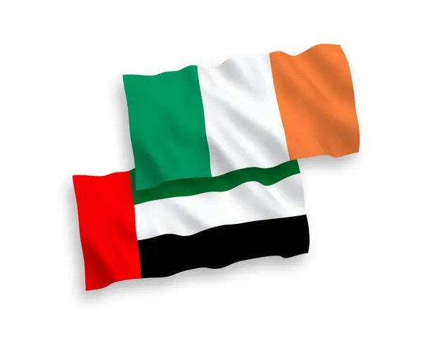 Vlaggen van Ierland en de Verenigde Arabische Emiraten op een witte achtergrond — Stockvector