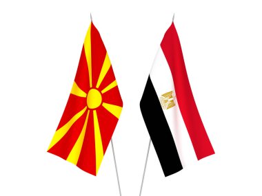 Kuzey Makedonya ve Mısır 'ın ulusal kumaş bayrakları beyaz arka planda izole edildi. 3d resimleme.