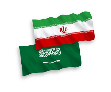 Beyaz arka planda, Suudi Arabistan ve İran 'ın ulusal taşıyıcı kumaş bayrakları izole edildi. 1 'e 2 oranında.