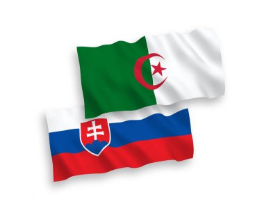 Slovakya ve Cezayir 'in ulusal taşıyıcı kumaş bayrakları beyaz arka planda izole edildi. 1 'e 2 oranında.