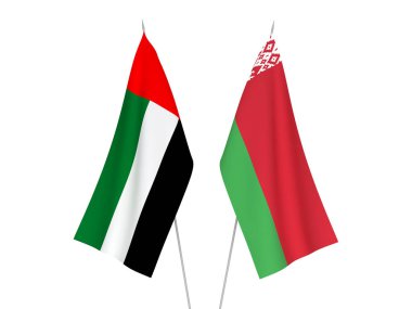 Beyaz arka planda Beyaz Rusya ve Birleşik Arap Emirlikleri 'nin ulusal kumaş bayrakları izole edildi. 3d resimleme.