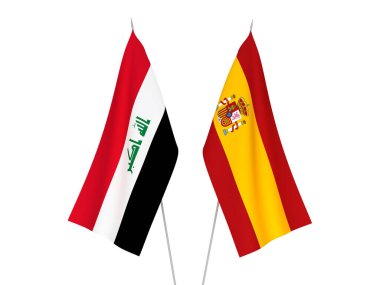 Beyaz arka planda İspanya ve Irak 'ın ulusal kumaş bayrakları izole edildi. 3d resimleme.