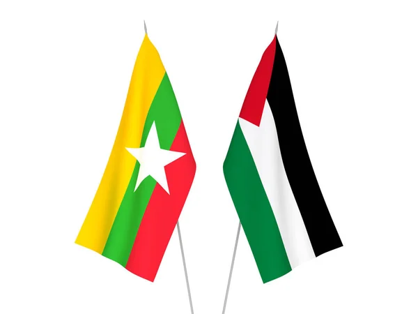 Национальные Флаги Мьянмы Палестины Изолированы Белом Фоне Трехмерная Иллюстрация — стоковое фото