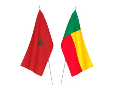 Benin ve Fas 'ın ulusal kumaş bayrakları beyaz arka planda izole edildi. 3d resimleme.